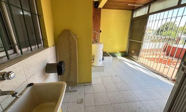 Casa apta 2 familias a pasos Avenida Calchaqui