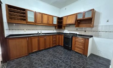 Casa apta 2 familias a pasos Avenida Calchaqui