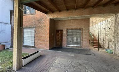 Casa apta 2 familias a pasos Avenida Calchaqui