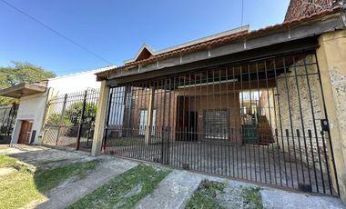 Casa apta 2 familias a pasos Avenida Calchaqui