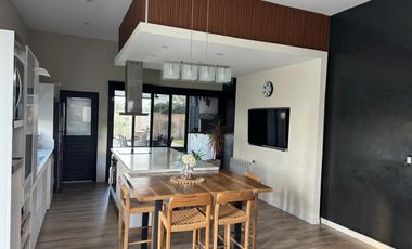 EXCELENTE PROPIEDAD EN VENTA 5 AMB  -  EN LAGOS DE CANNING.