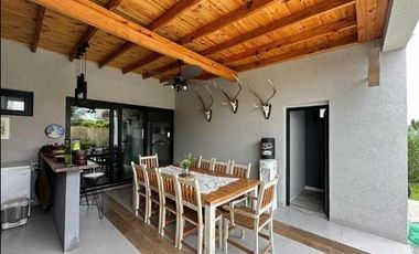 EXCELENTE PROPIEDAD EN VENTA 5 AMB  -  EN LAGOS DE CANNING.