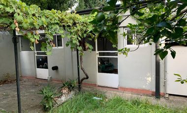Casa en venta - 3 Dormitorios 2 Baños - 240Mts2 - La Plata