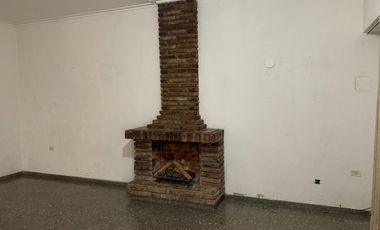 Casa en venta - 3 Dormitorios 2 Baños - 240Mts2 - La Plata