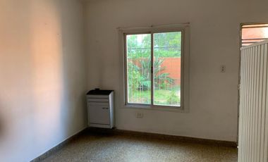 Casa en venta - 3 Dormitorios 2 Baños - 240Mts2 - La Plata