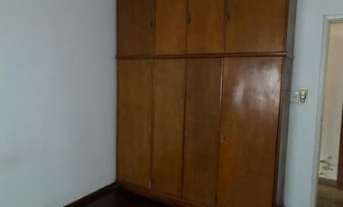 Casa en venta - 3 Dormitorios 2 Baños - 240Mts2 - La Plata