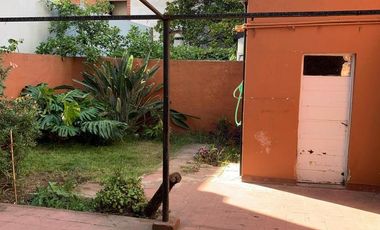 Casa en venta - 3 Dormitorios 2 Baños - 240Mts2 - La Plata