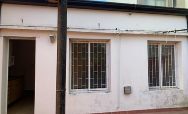 Casa en venta - 3 Dormitorios 2 Baños - 240Mts2 - La Plata