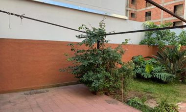 Casa en venta - 3 Dormitorios 2 Baños - 240Mts2 - La Plata