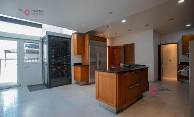 Casa de Lujo  en Renta Con Alberca y Cuarto de Seguridad Cerca de La Minerva