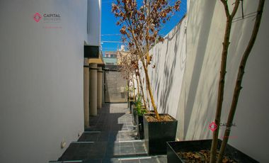Casa de Lujo  en Renta Con Alberca y Cuarto de Seguridad Cerca de La Minerva