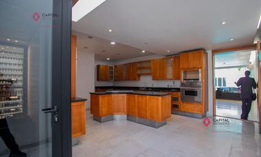Casa de Lujo  en Renta Con Alberca y Cuarto de Seguridad Cerca de La Minerva