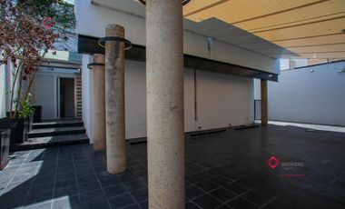 Casa de Lujo  en Renta Con Alberca y Cuarto de Seguridad Cerca de La Minerva