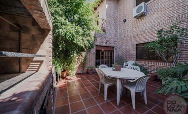 Casa de 7 ambientes en Venta, Caseros, Partido de Tres de Febrero, provincia de Buenos Aires.