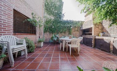 Casa de 7 ambientes en Venta, Caseros, Partido de Tres de Febrero, provincia de Buenos Aires.