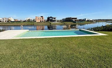 Casa en  alquiler 4 dormitorios al lago