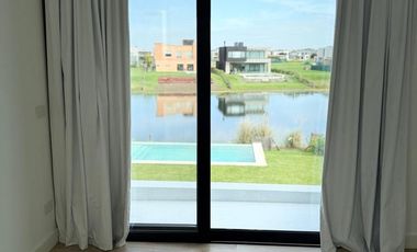 Casa en  alquiler 4 dormitorios al lago