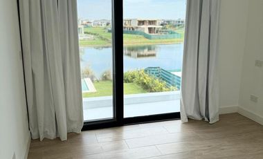Casa en  alquiler 4 dormitorios al lago