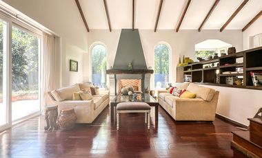 Casa en venta 4 dormitorios Las Lomas de San Isidro con Quincho, Pileta y Cocheras
