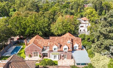 Casa en venta 4 dormitorios Las Lomas de San Isidro con Quincho, Pileta y Cocheras