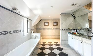 Casa en venta 4 dormitorios Las Lomas de San Isidro con Quincho, Pileta y Cocheras