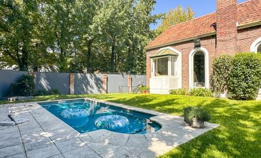 Casa en venta 4 dormitorios Las Lomas de San Isidro con Quincho, Pileta y Cocheras