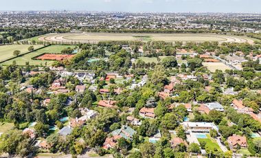 Casa en venta 4 dormitorios Las Lomas de San Isidro con Quincho, Pileta y Cocheras