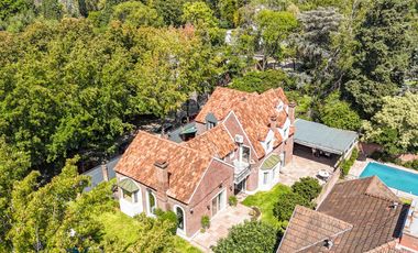 Casa en venta 4 dormitorios Las Lomas de San Isidro con Quincho, Pileta y Cocheras