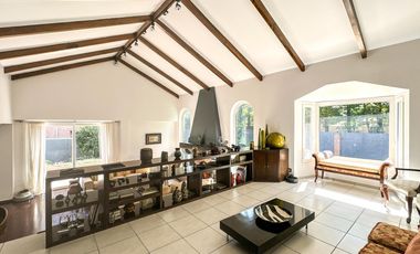 Casa en venta 4 dormitorios Las Lomas de San Isidro con Quincho, Pileta y Cocheras