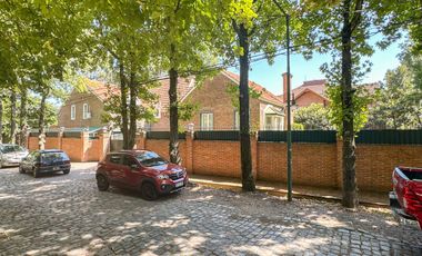 Casa en venta 4 dormitorios Las Lomas de San Isidro con Quincho, Pileta y Cocheras