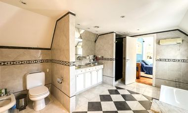 Casa en venta 4 dormitorios Las Lomas de San Isidro con Quincho, Pileta y Cocheras