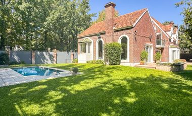 Casa en venta 4 dormitorios Las Lomas de San Isidro con Quincho, Pileta y Cocheras