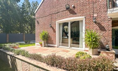 Casa en venta 4 dormitorios Las Lomas de San Isidro con Quincho, Pileta y Cocheras