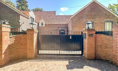 Casa en venta 4 dormitorios Las Lomas de San Isidro con Quincho, Pileta y Cocheras