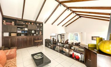 Casa en venta 4 dormitorios Las Lomas de San Isidro con Quincho, Pileta y Cocheras