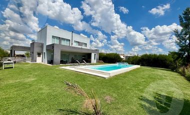 Casa en venta - Barrio La Alameda, Canning