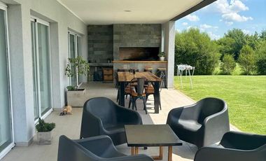Casa en venta - Barrio La Alameda, Canning