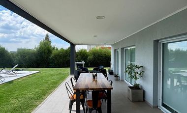 Casa en venta - Barrio La Alameda, Canning