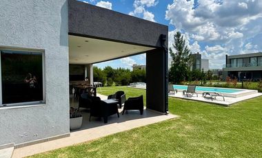 Casa en venta - Barrio La Alameda, Canning