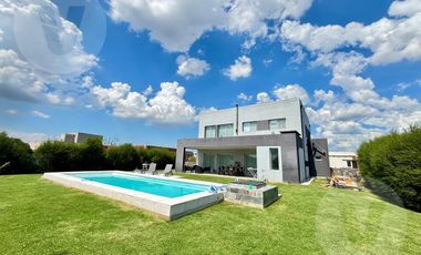 Casa en venta - Barrio La Alameda, Canning
