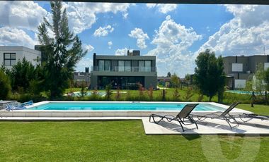 Casa en venta - Barrio La Alameda, Canning