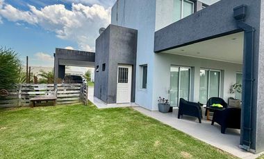 Casa en venta - Barrio La Alameda, Canning