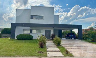 Casa en venta - Barrio La Alameda, Canning