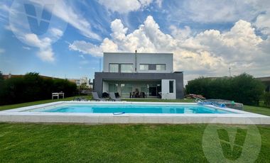 Casa en venta - Barrio La Alameda, Canning