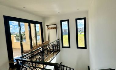 Casa a la laguna 4 dormitorios en Puertos Escobar