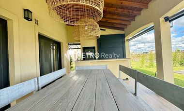 Casa a la laguna 4 dormitorios en Puertos Escobar