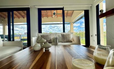 Casa a la laguna 4 dormitorios en Puertos Escobar