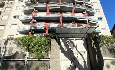 - Departamento tres ambientes de categoría en venta-