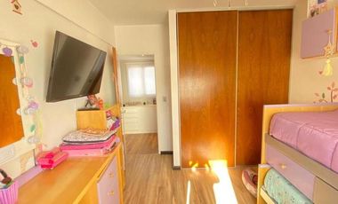 - Departamento tres ambientes de categoría en venta-