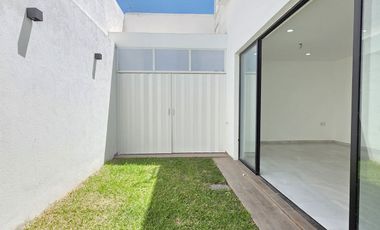 CASA EN VENTA 2 PLANTAS, 3 RECÁMARAS, 3 BAÑOS, ESTUDIO